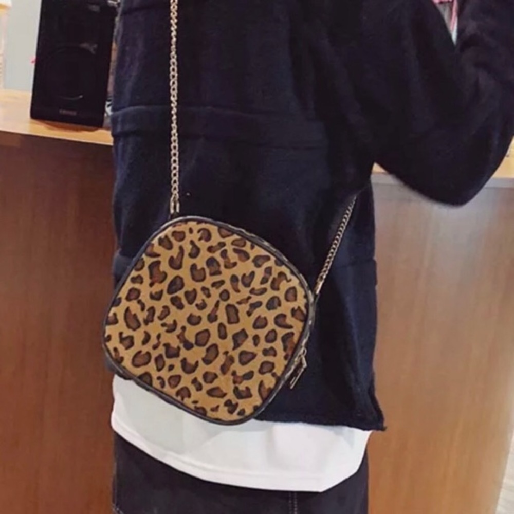 **LAST ONE**Leopard Print Crossbody - Picture 2 of 6
